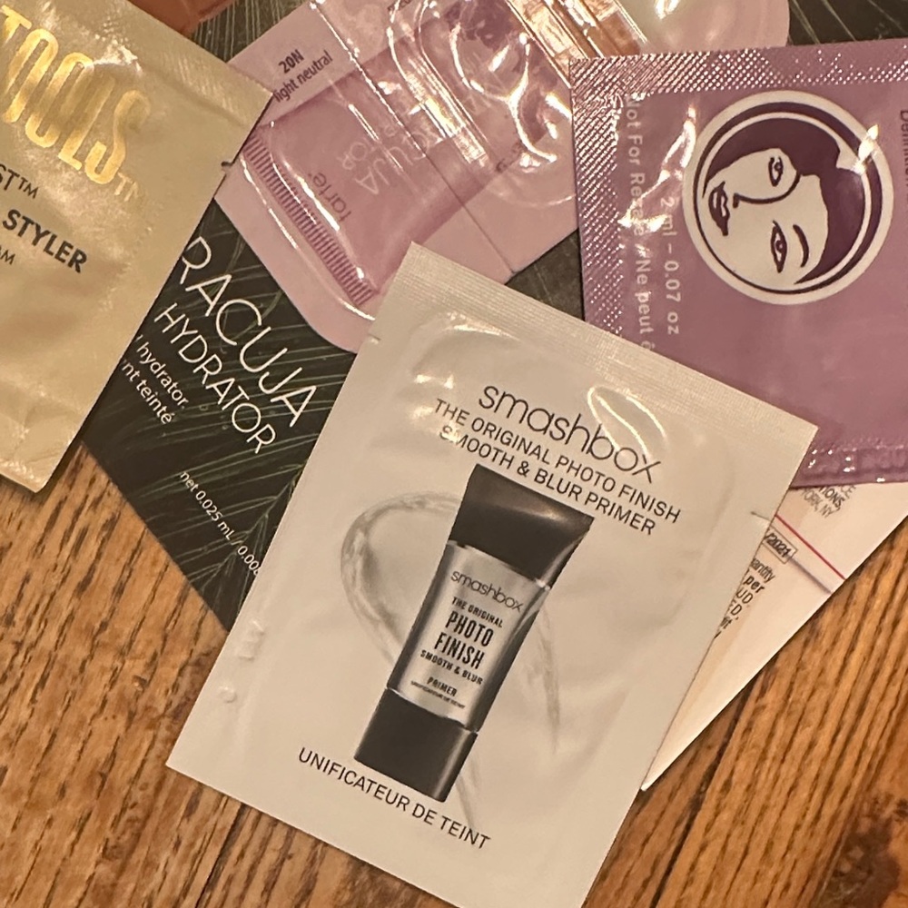 Beauty Sample Bundle - Picture 9 of 9